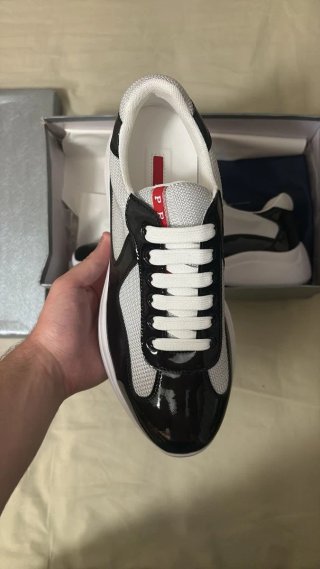 Prada Cup Charol Negro y Blanco Talla 40