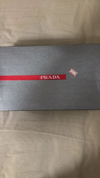 Prada Cup Charol Negro y Blanco Talla 40