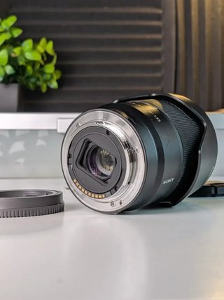 Sony 18-135mm f/3.5-5.6 OSS