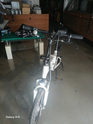 Bici Eléctrica Plegable Blanca