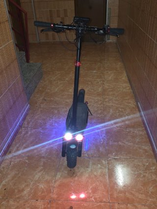 Patinete Eléctrico con Luces LED