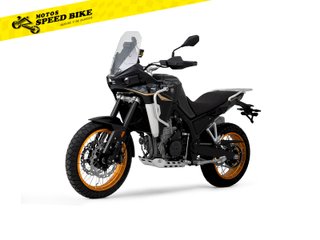 KOVE 800X GT Blanca y Dorada
