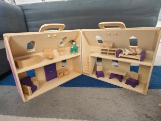 Casa de muñecas de madera rosa Marca Melissa