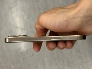 iPhone 16 Pro Oro/Plata