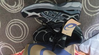 Tenis ASICS chinas  Negro/Plata leer bien 42.5