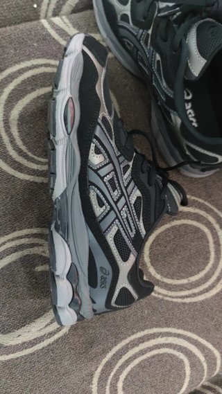 Tenis ASICS chinas  Negro/Plata leer bien 42.5