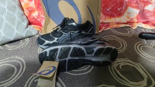 Tenis ASICS chinas  Negro/Plata leer bien 42.5