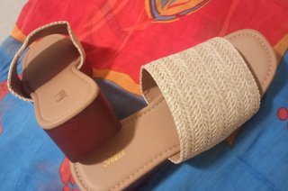 Zuecos beis de cuña