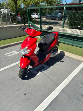 Yamaha Jog R Roja bien cuidada