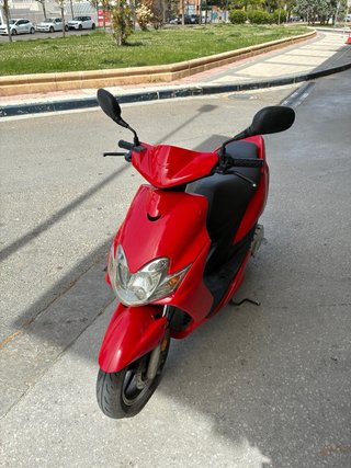 Yamaha Jog R Roja bien cuidada