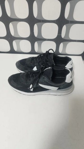 Zapatillas Bilbao y Lola Negras Talla 39
