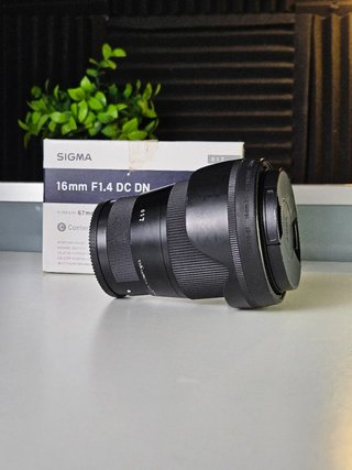 Obiettivo Sigma 16mm F1.4 DC DN Contemporary per fotocamere Sony E