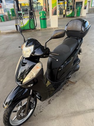 Honda SH 300 Scoopy Negra