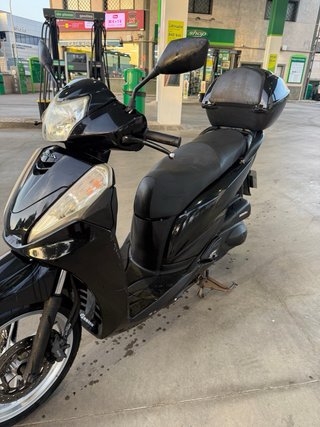 Honda SH 300 Scoopy Negra