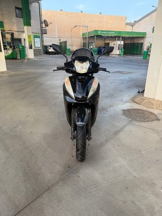 Honda SH 300 Scoopy Negra