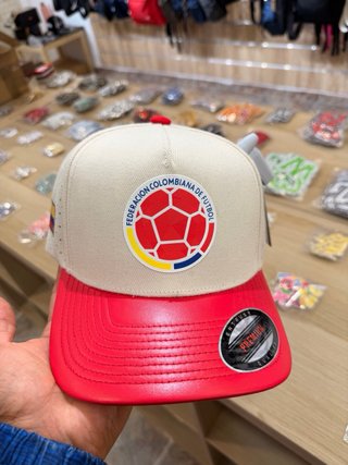 Gorra Wescol Negra con Diseño de Llamas