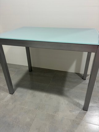 Mesa de cocina cristal y metal gris