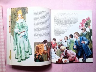 Cuentos inmortales de Perrault ed. Timun mas 1975.