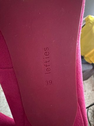 Zapatos tacón fucsia Lefties.