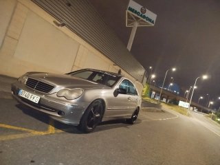 Mercedes-Benz Clase C 2004