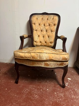 Sillón antiguo tapizado floral