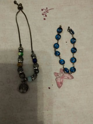 Tres pulseras de mujer