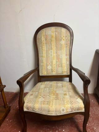 Sillón antiguo grande madera y tela
