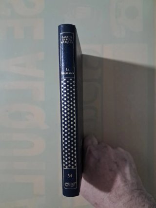 Libro La hojarasca         PREMIO NOBEL 1982