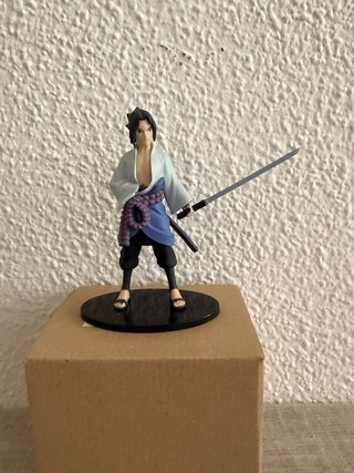 Figura Sasuke con espada
