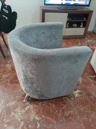 Sillón de tela gris
