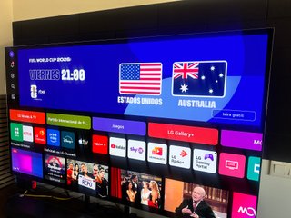 TV LG OLED evo G5 77 con base
