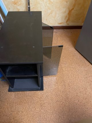 Mueble TV negro con puertas