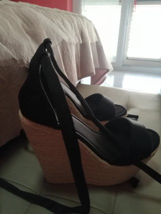 Scarpe con zeppa nere;-)