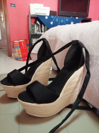 Scarpe con zeppa nere;-)