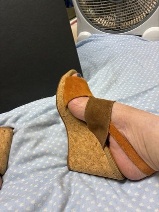Sandalias cuña marrón y naranja