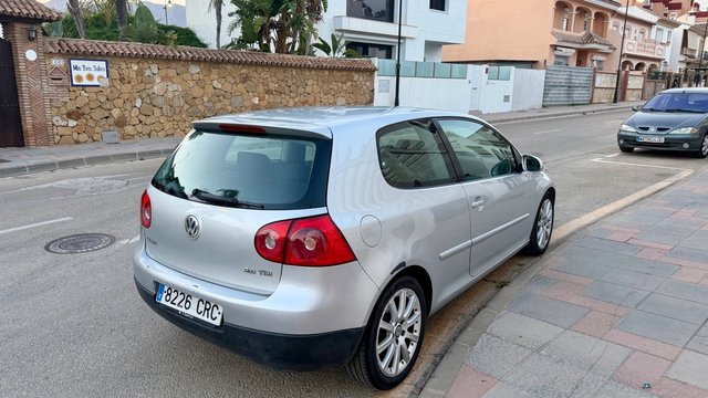 Volkswagen Golf v 2.0tdi