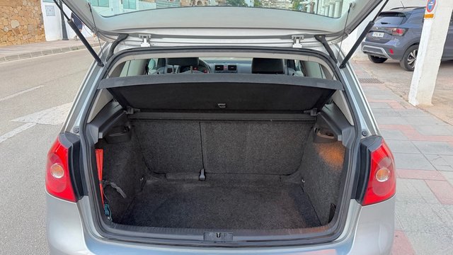 Volkswagen Golf v 2.0tdi