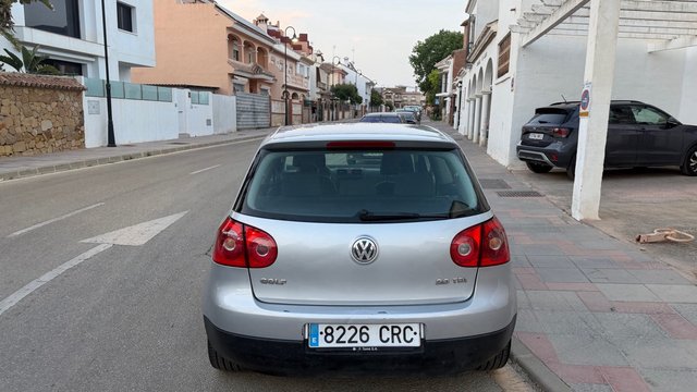Volkswagen Golf v 2.0tdi