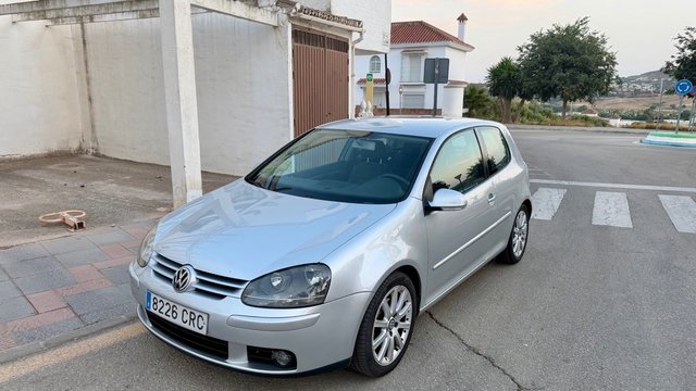Volkswagen Golf v 2.0tdi