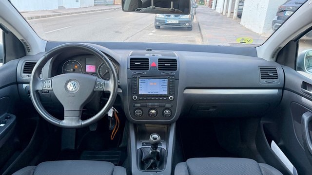 Volkswagen Golf v 2.0tdi