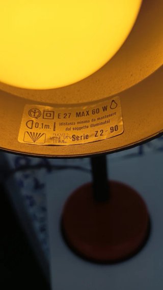 Candeeiro de escritório vermelho e preto