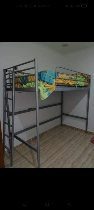 Cama litera de metal gris