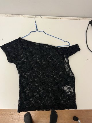 Top encaje negro transparente subdued