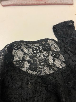Top encaje negro transparente subdued