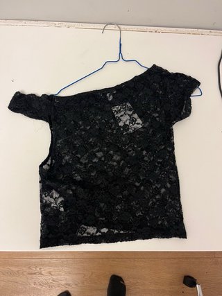 Top encaje negro transparente subdued
