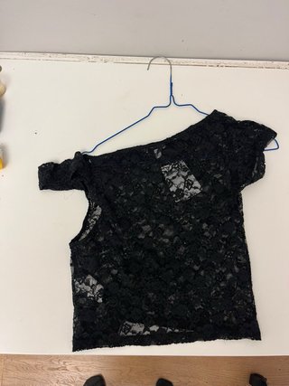 Top encaje negro transparente subdued