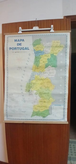 Mapa escolar antigo de Portugal