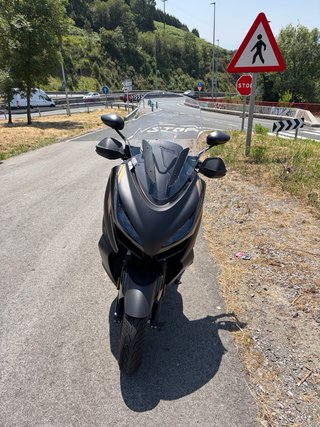 Zontes 350E Maxi Scooter Negra (Precio negociable)