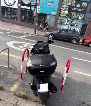Zontes 350E Maxi Scooter Negra (Precio negociable)