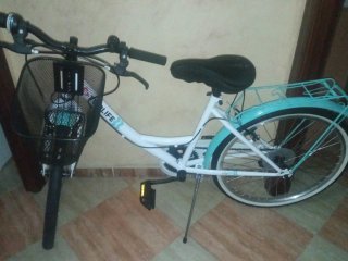 Bicicleta paseo niña blanca y turquesa